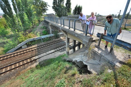 Komoly műszaki beavatkozással mentik meg a Vásártéri úti felüljárót